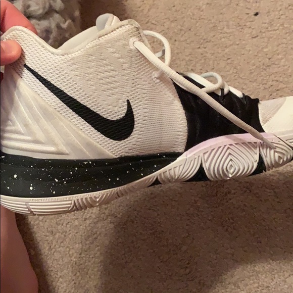 Men’s 8.5 kyrie tray 5 - Picture 5 of 9